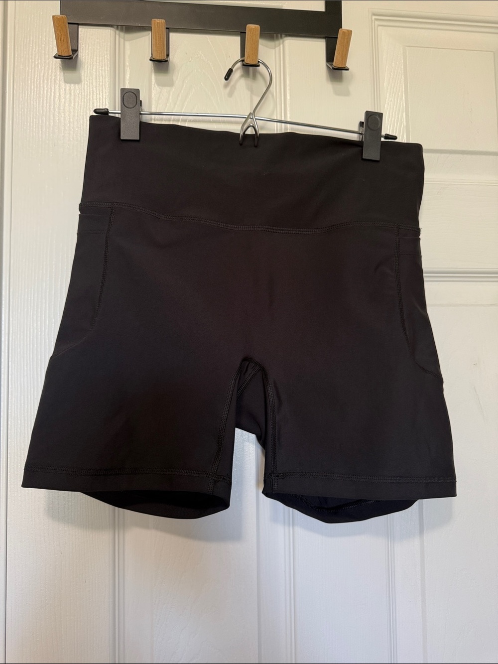 Old navy active front seam free extra high rise black bike short women’s sz L